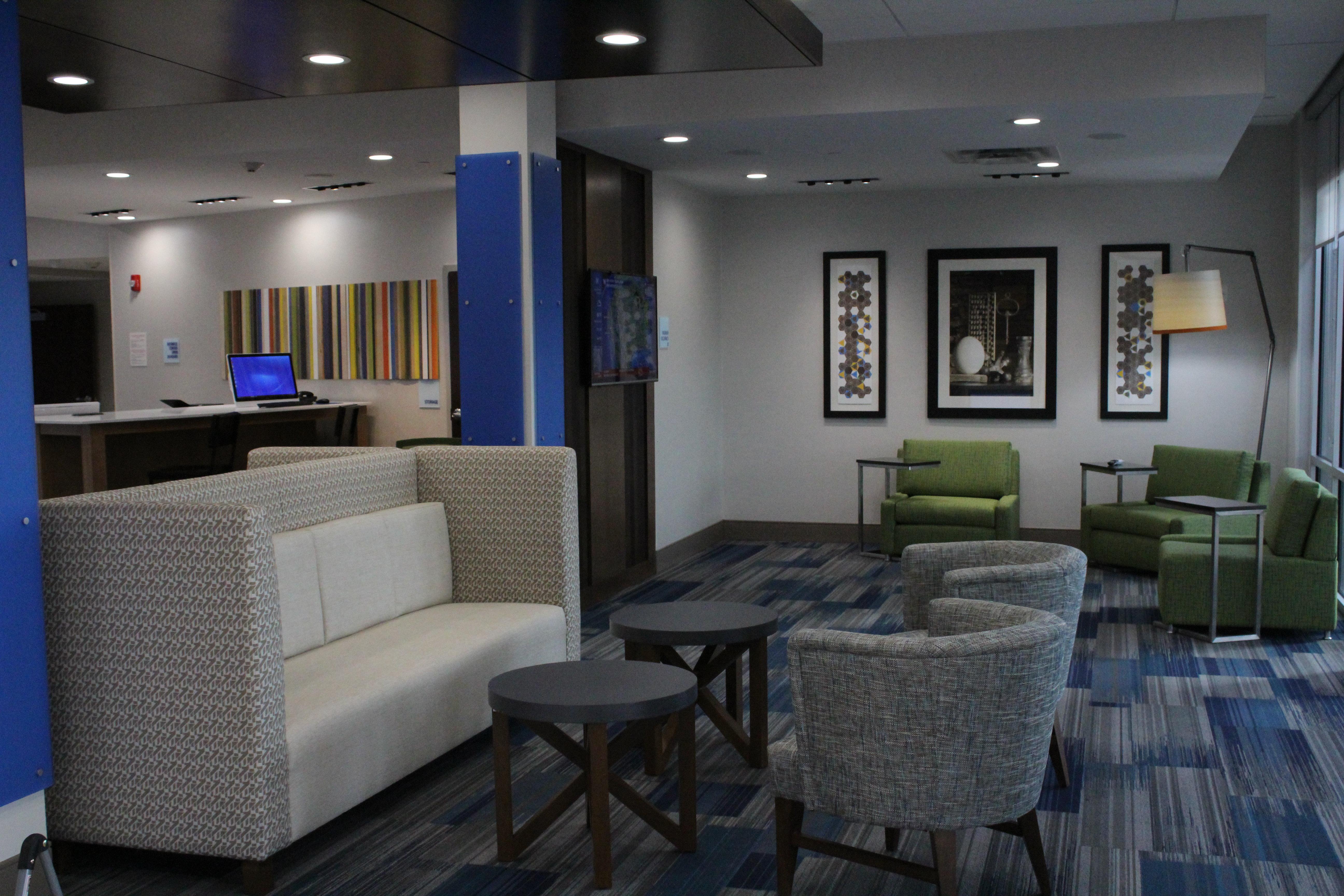 Holiday Inn Express & Suites - Milledgeville, An Ihg Hotel Exterior photo