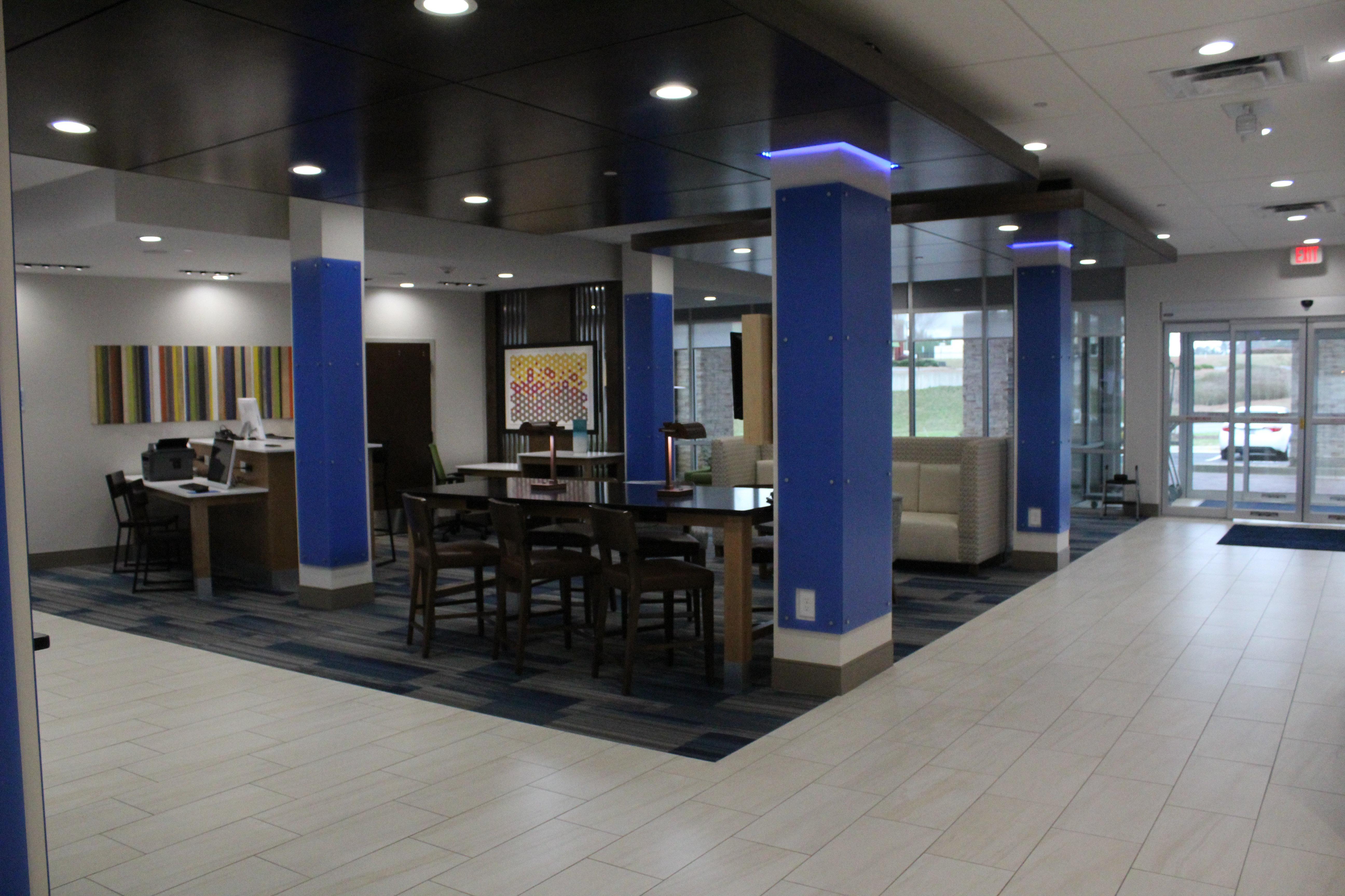 Holiday Inn Express & Suites - Milledgeville, An Ihg Hotel Exterior photo